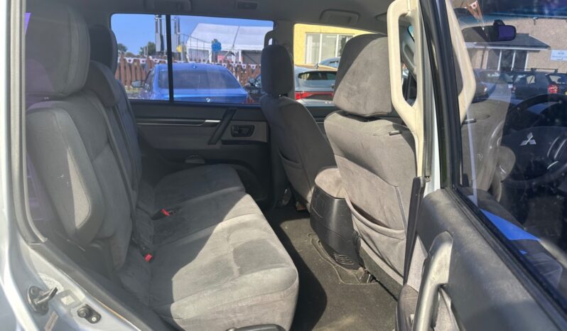 
								Mitsubishi Shogun 3.2 DI-DC Equippe 5dr Auto full									