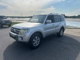 
										Mitsubishi Shogun 3.2 DI-DC Equippe 5dr Auto full									