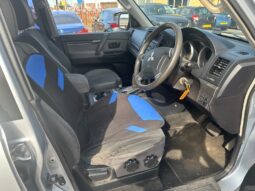 
										Mitsubishi Shogun 3.2 DI-DC Equippe 5dr Auto full									