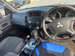 
										Mitsubishi Shogun 3.2 DI-DC Equippe 5dr Auto full									