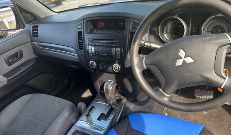 
								Mitsubishi Shogun 3.2 DI-DC Equippe 5dr Auto full									