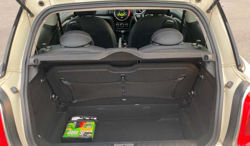 
								MINI Hatch 1.5 Cooper 3dr PEPPER PACK full									