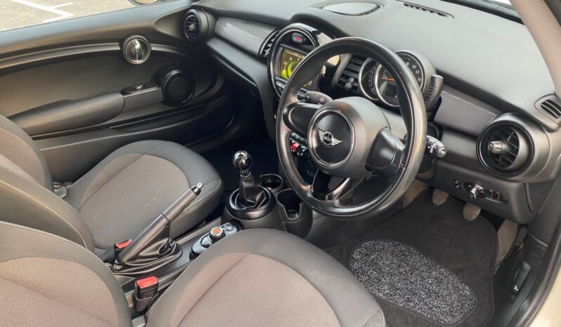
								MINI Hatch 1.5 Cooper 3dr PEPPER PACK full									