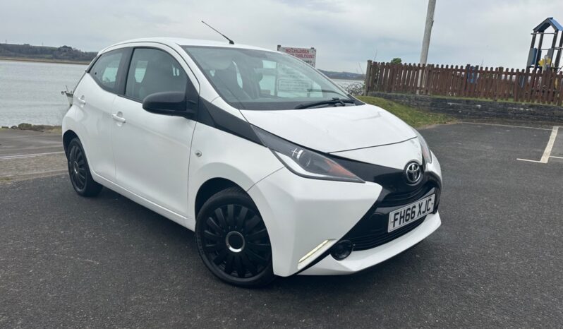 
								Toyota AYGO 1.0 VVT-i X-Play 5dr full									