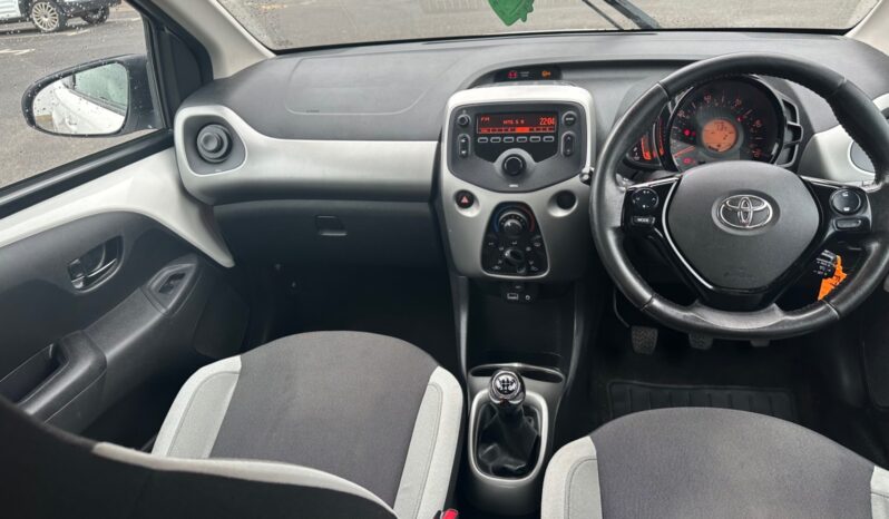 
								Toyota AYGO 1.0 VVT-i X-Play 5dr full									