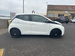
										Toyota AYGO 1.0 VVT-i X-Play 5dr full									