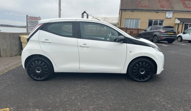 
								Toyota AYGO 1.0 VVT-i X-Play 5dr full									