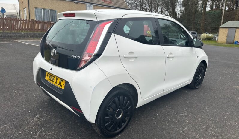 
								Toyota AYGO 1.0 VVT-i X-Play 5dr full									