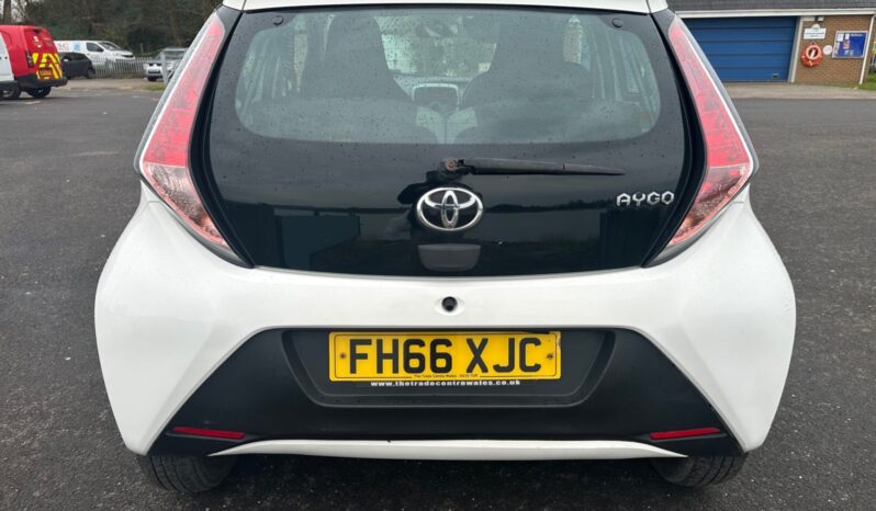 
								Toyota AYGO 1.0 VVT-i X-Play 5dr full									