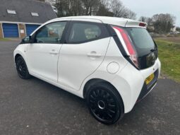 
										Toyota AYGO 1.0 VVT-i X-Play 5dr full									