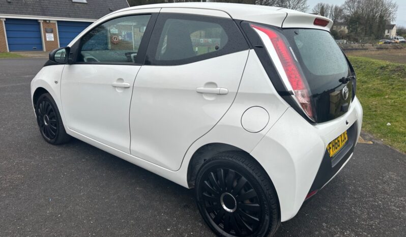 
								Toyota AYGO 1.0 VVT-i X-Play 5dr full									
