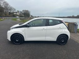 
										Toyota AYGO 1.0 VVT-i X-Play 5dr full									