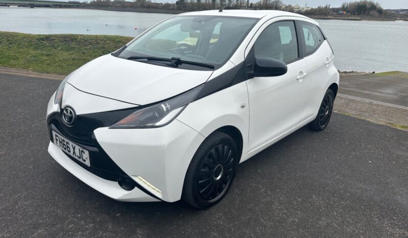 
								Toyota AYGO 1.0 VVT-i X-Play 5dr full									