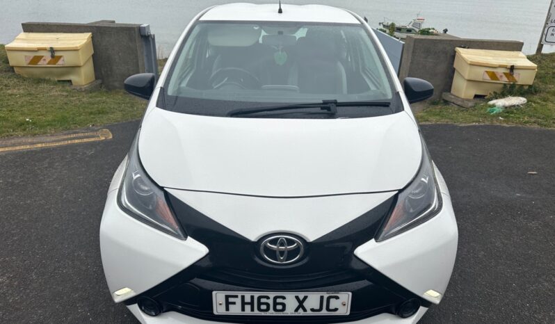 
								Toyota AYGO 1.0 VVT-i X-Play 5dr full									