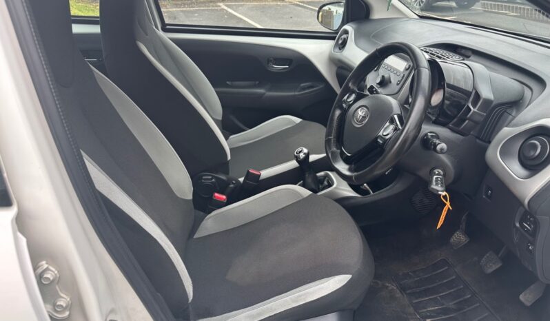 
								Toyota AYGO 1.0 VVT-i X-Play 5dr full									