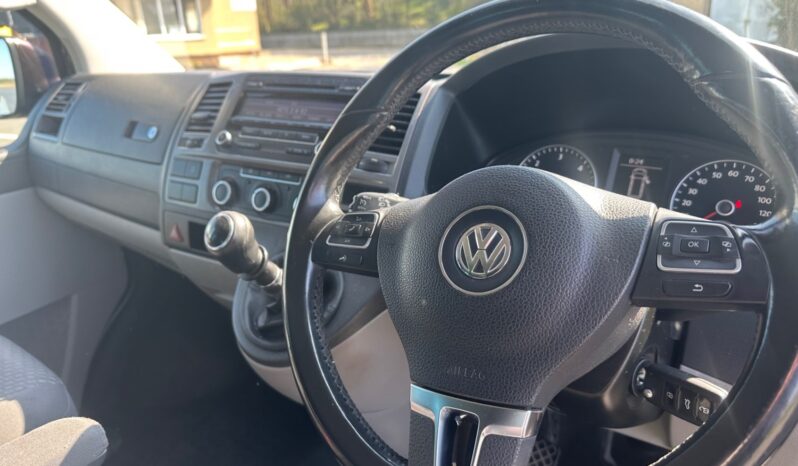 
								Volkswagen Transporter 2.0 TDI 140PS Highline Kombi Van full									
