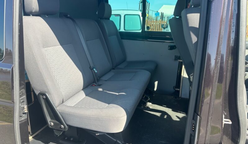 
								Volkswagen Transporter 2.0 TDI 140PS Highline Kombi Van full									