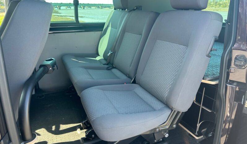 
								Volkswagen Transporter 2.0 TDI 140PS Highline Kombi Van full									