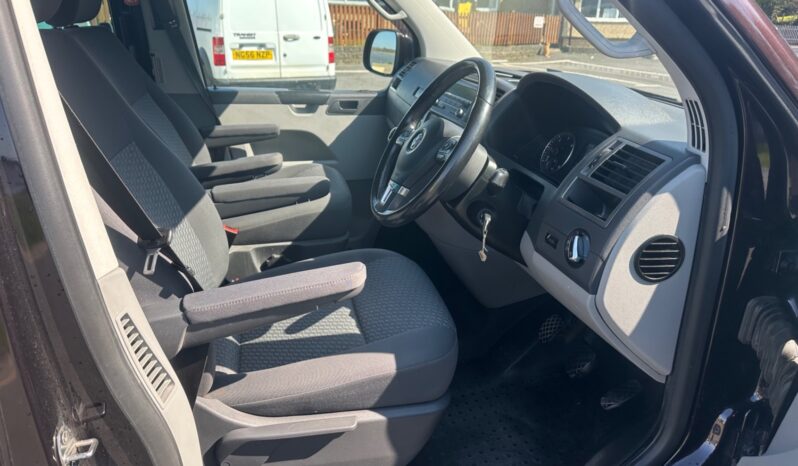 
								Volkswagen Transporter 2.0 TDI 140PS Highline Kombi Van full									