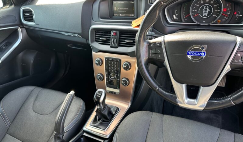 
								Volvo V40 D2 Cross Country SE 5dr full									