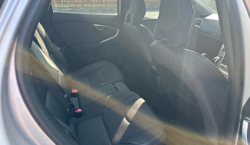 
								Volvo V40 D2 Cross Country SE 5dr full									