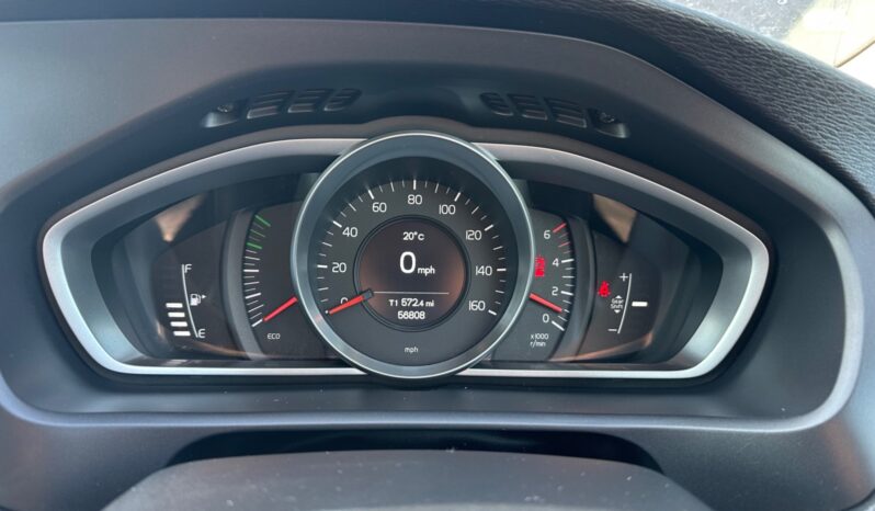 
								Volvo V40 D2 Cross Country SE 5dr full									