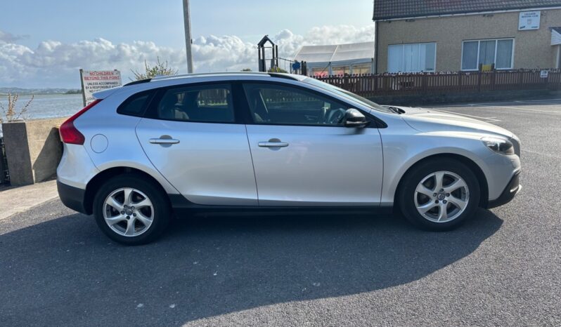 
								Volvo V40 D2 Cross Country SE 5dr full									