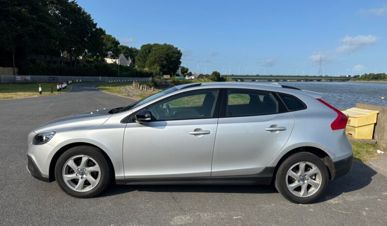 
								Volvo V40 D2 Cross Country SE 5dr full									