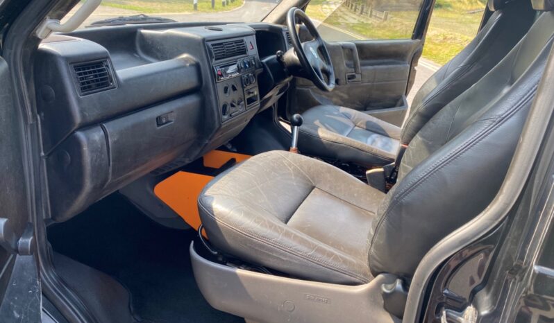 
								Volkswagen Transporter Window Van 25 Turbo full									