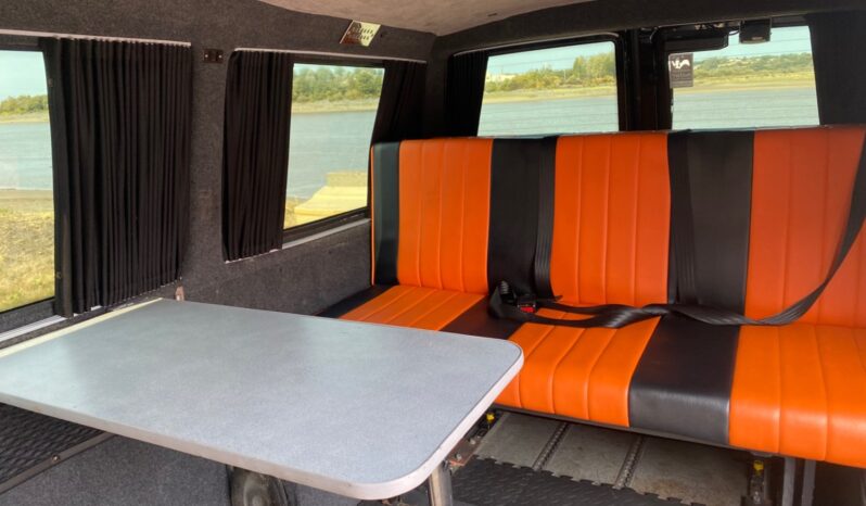 
								Volkswagen Transporter Window Van 25 Turbo full									