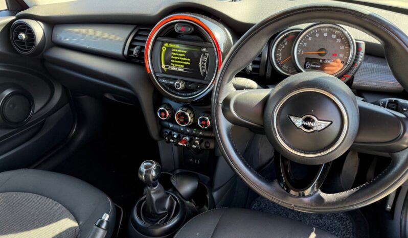 
								MINI Hatch 1.5 Cooper 3dr full									
