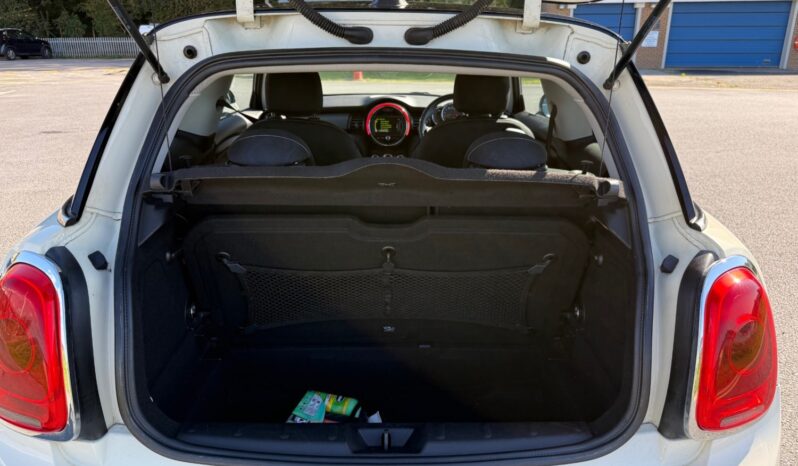 
								MINI Hatch 1.5 Cooper 3dr full									