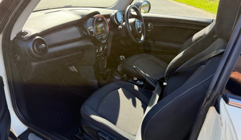 
								MINI Hatch 1.5 Cooper 3dr full									