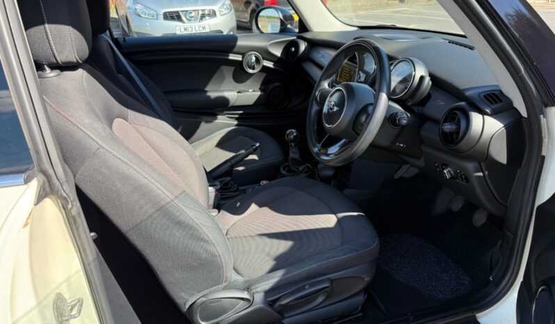 
								MINI Hatch 1.5 Cooper 3dr full									