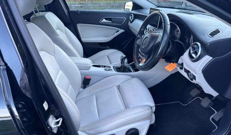 
								Mercedes-Benz A-Class A180d Sport Premium 5dr full									