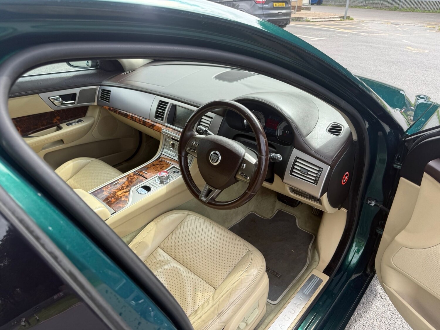 Jaguar XF 2.7d Premium Luxury 4dr Auto