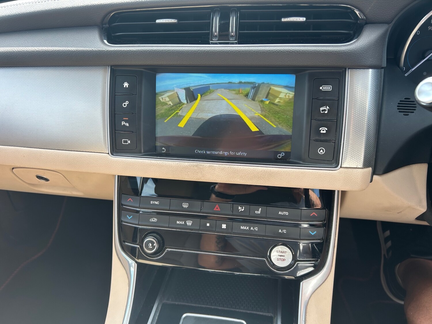 Jaguar XF 2.0d Prestige 4dr Auto