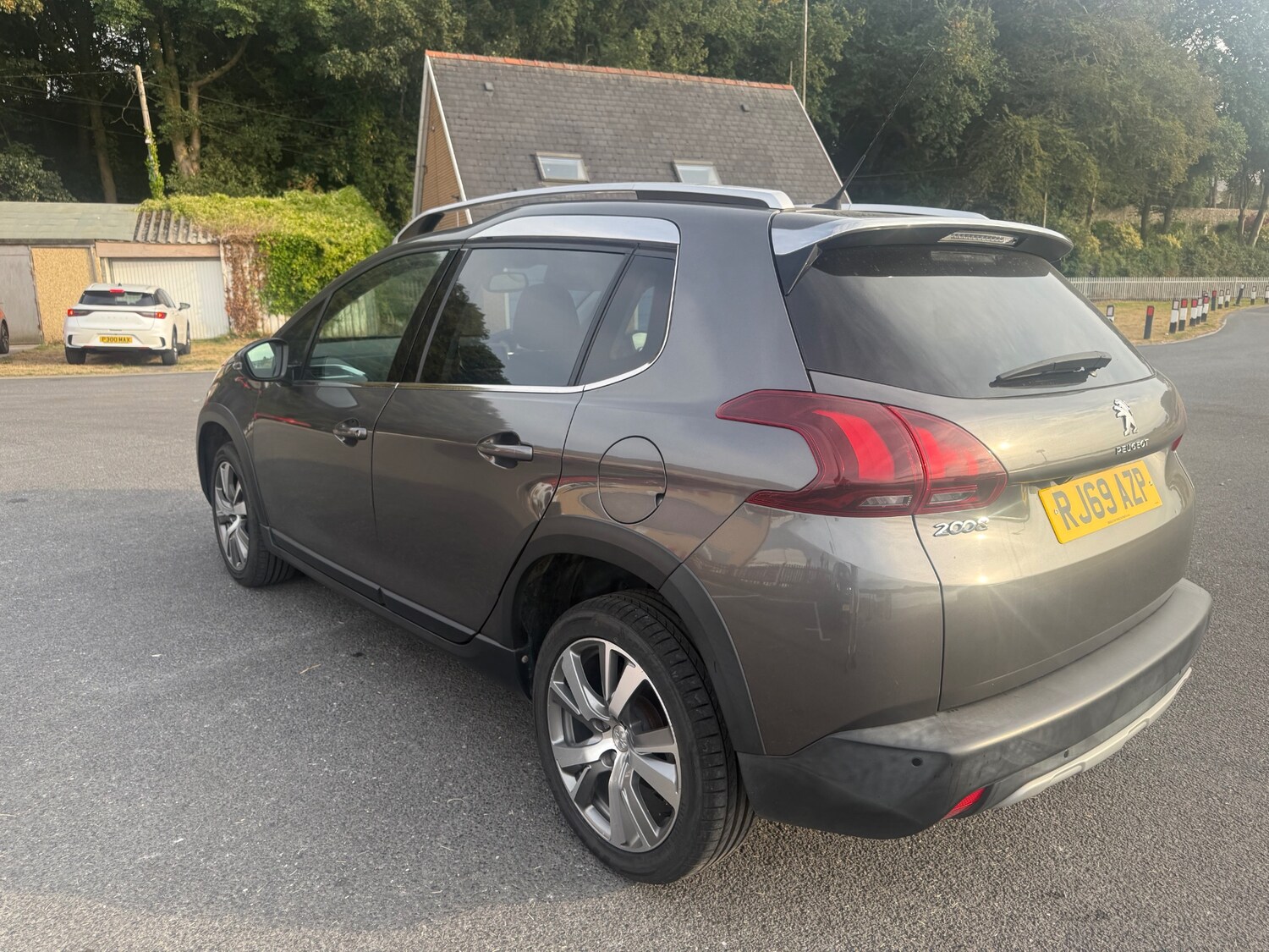 Peugeot 2008 1.2 PureTech 110 Allure Premium 5dr