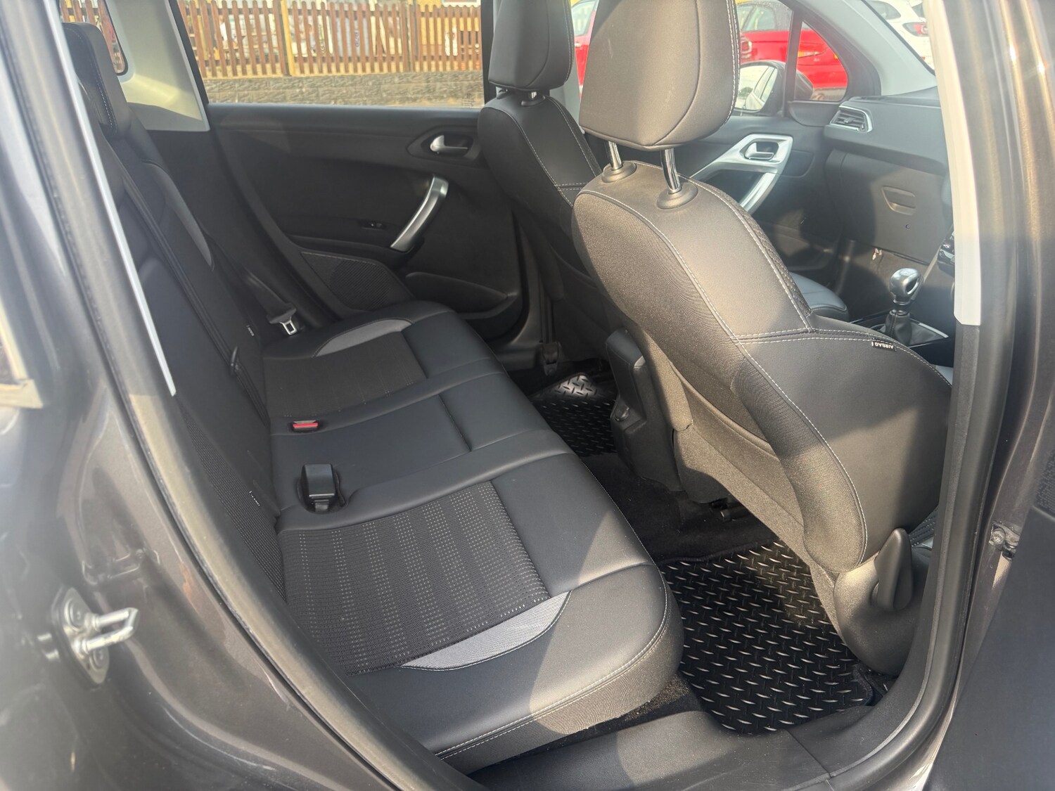 Peugeot 2008 1.2 PureTech 110 Allure Premium 5dr